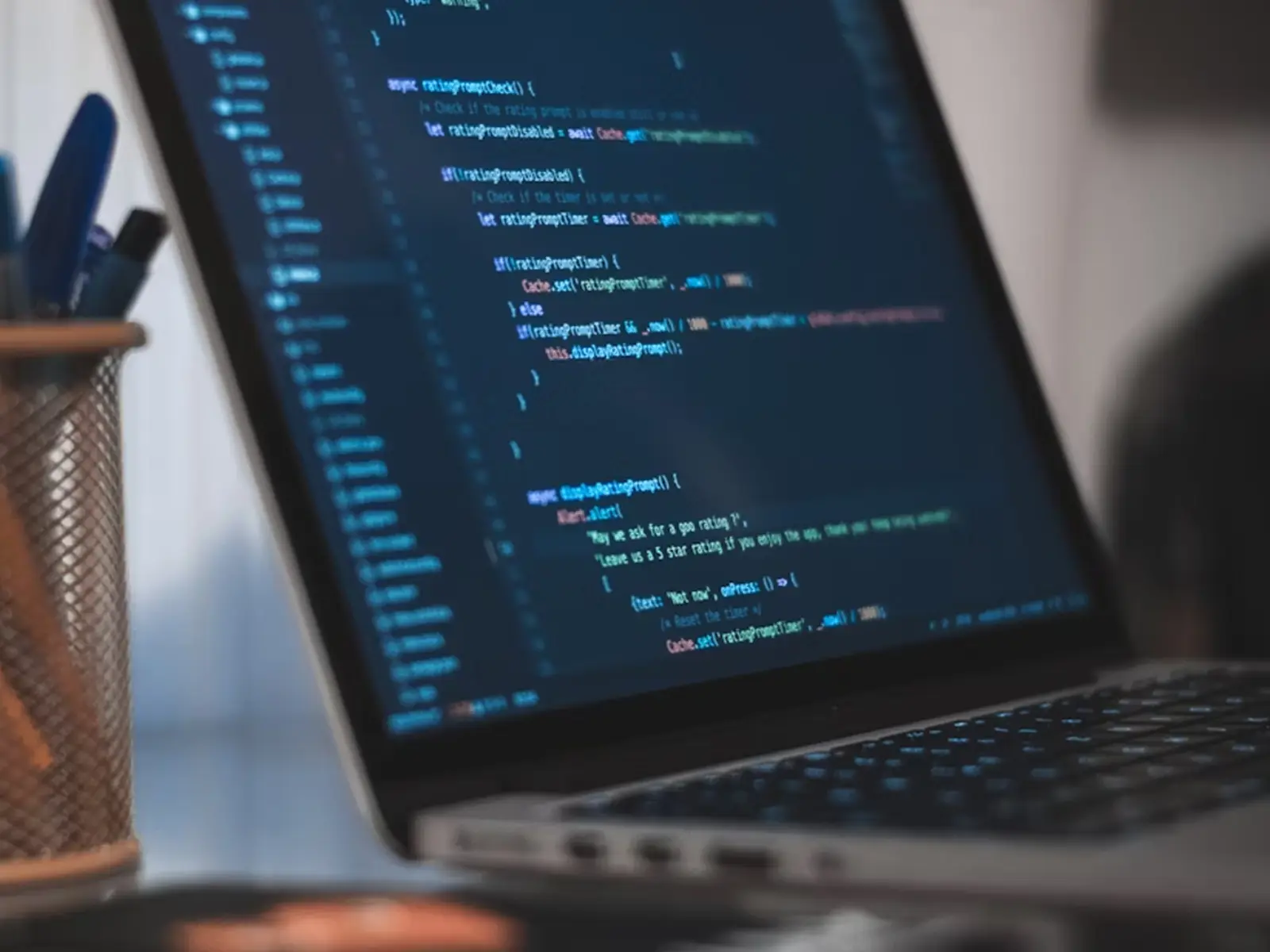 Нейросети сократили IT-рынок на 36%, но я не переживаю за работу. Почему ставка на внедрение ИИ и безопасность веб-проектов оправдала себя